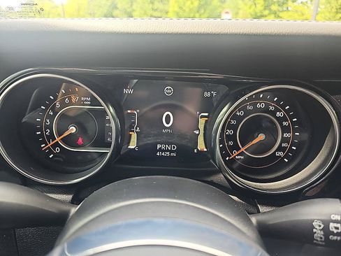 Used 2020 Jeep Wrangler Unlimited Sahara AWD/4WD image 17