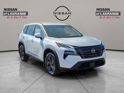New 2026 Nissan Rogue SV AWD/4WD image 3