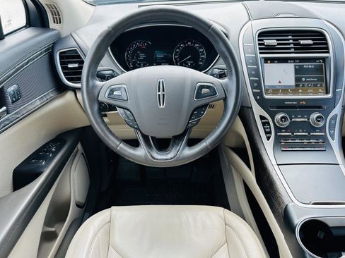 Used 2018 Lincoln MKX Select w/ Select Plus Package image 17