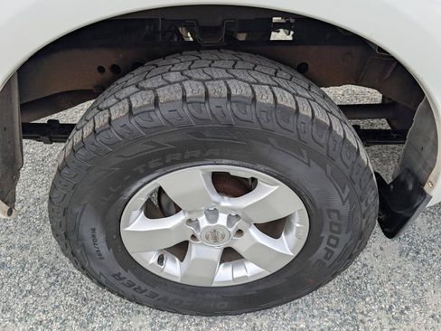 Used 2013 Nissan Frontier SV w/ SV Value Truck Pkg RWD image 6