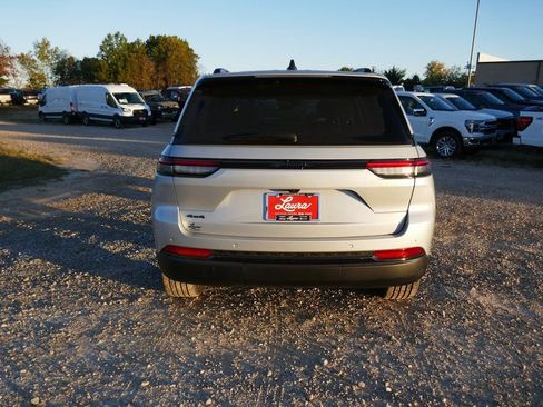 New 2025 Jeep Grand Cherokee Altitude AWD/4WD image 6