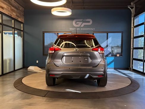 Used 2020 Nissan Kicks SR w/ Exterior Package FWD image 4