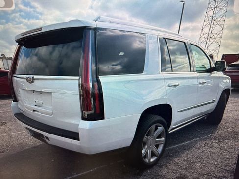 Used 2016 Cadillac Escalade Premium RWD image 2