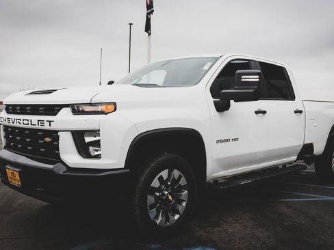 Used 2023 Chevrolet Silverado 2500 Custom w/ Custom Convenience Package image 6