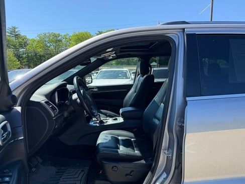 Used 2019 Jeep Grand Cherokee Limited AWD/4WD image 10