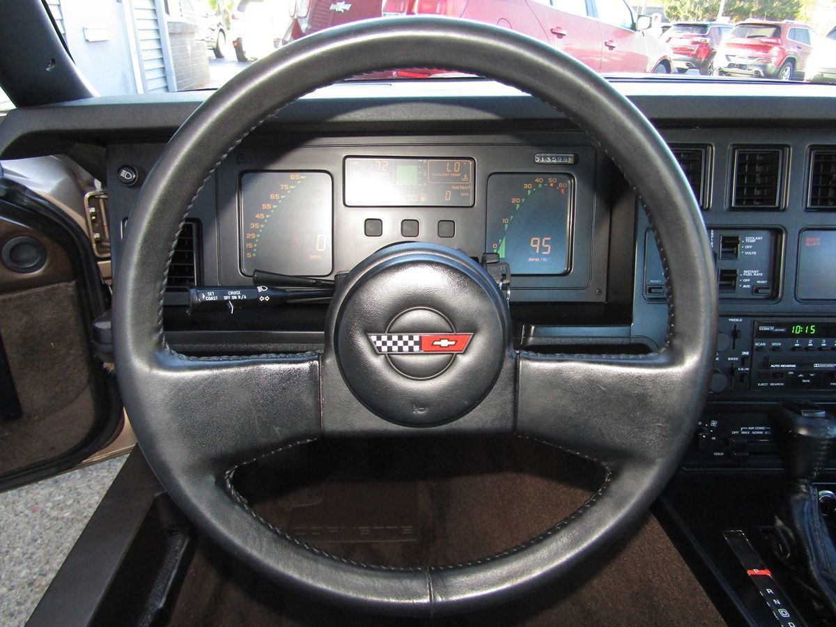 Used 1985 Chevrolet Corvette Coupe RWD image 9