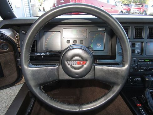 Used 1985 Chevrolet Corvette Coupe image 9