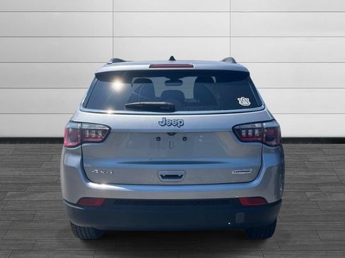 Used 2018 Jeep Compass Latitude w/ Popular Equipment Group AWD/4WD image 4