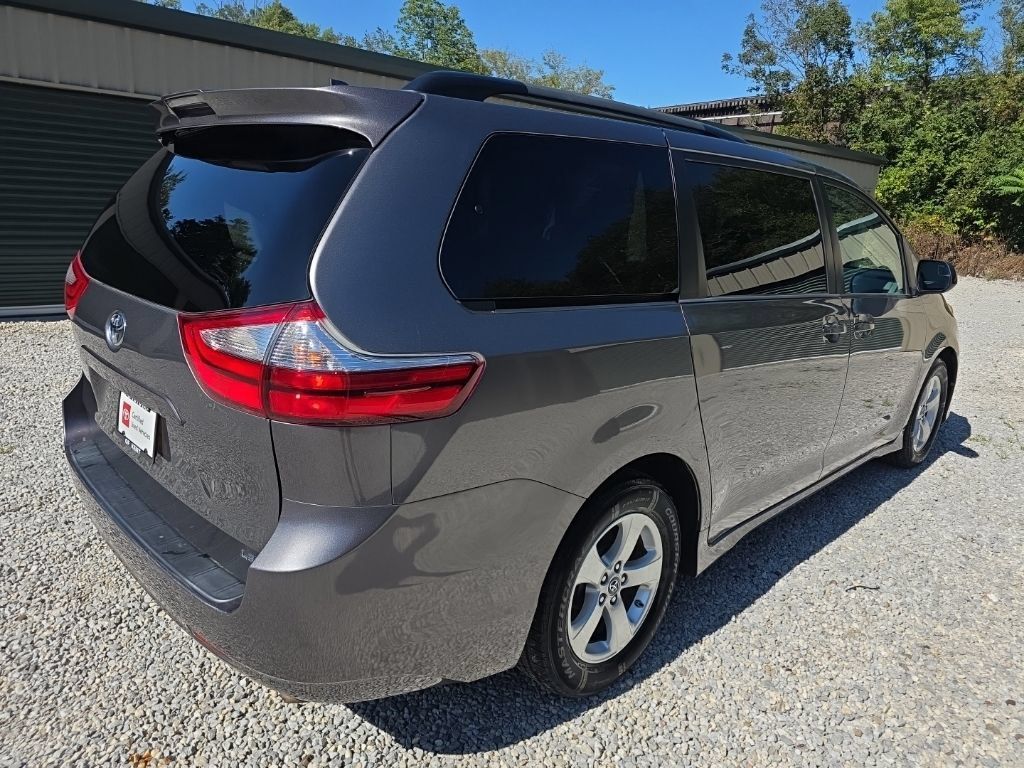 Certified 2018 Toyota Sienna LE FWD image 6