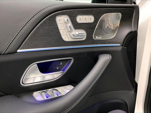 New 2026 Mercedes-Benz GLS 580 4MATIC image 13