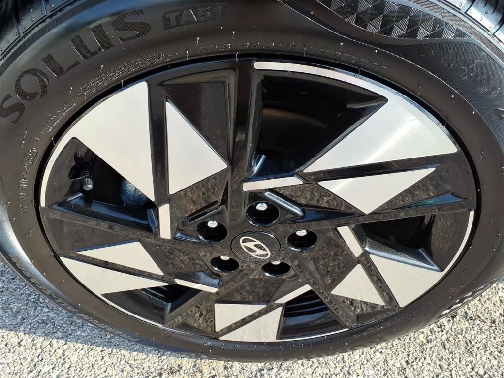 Used 2024 Hyundai Kona SEL FWD image 11