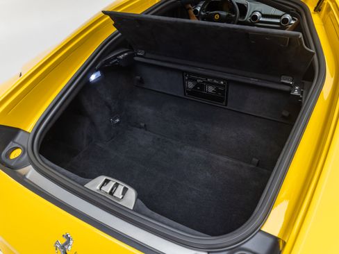 Used 2019 Ferrari 812 Superfast image 22