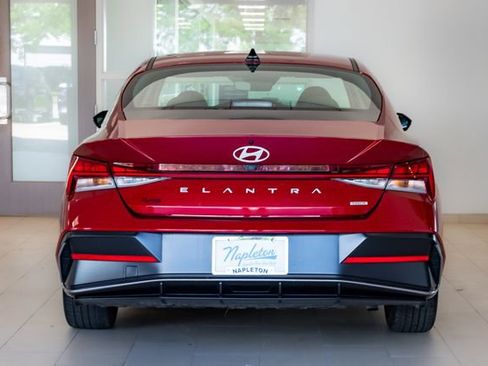Used 2025 Hyundai Elantra Limited FWD image 31