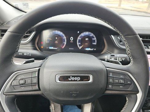 Used 2023 Jeep Grand Cherokee L Limited w/ Black Appearance Package image 20