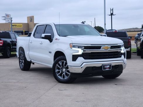 Used 2025 Chevrolet Silverado 1500 LT w/ Z71 Off-Road Package AWD/4WD image 2