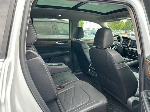 Certified 2026 Volkswagen Atlas SE w/ Panoramic Sunroof Package FWD image 44