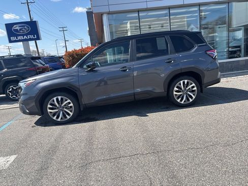 Used 2025 Subaru Forester Touring image 9