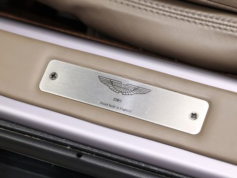 Used 2015 Aston Martin DB9 Volante Carbon Edition Convert image 14