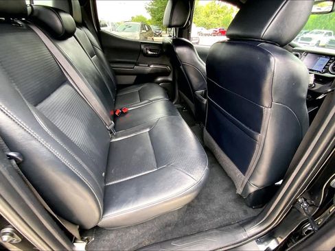 Used 2021 Toyota Tacoma TRD Off-Road w/ TRD Premium Off Road Package image 19