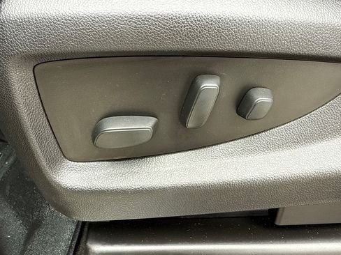 Used 2018 Chevrolet Silverado 1500 LTZ Z71 AWD/4WD image 11