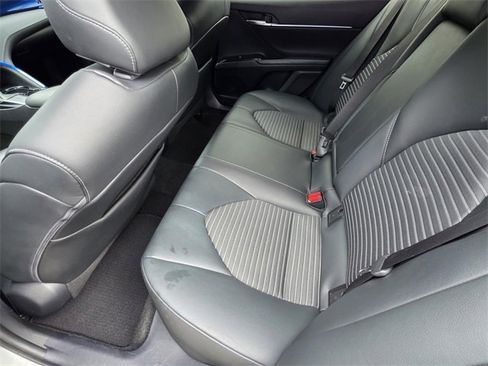 Used 2020 Toyota Camry SE image 9