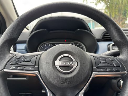 Used 2025 Nissan Versa SV FWD image 28