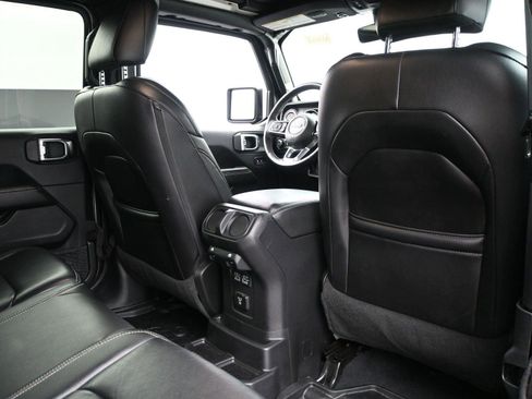 Used 2019 Jeep Wrangler Unlimited Sahara AWD/4WD image 16