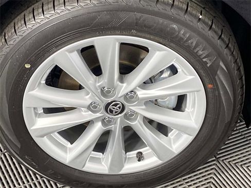 Used 2025 Toyota Corolla LE image 29