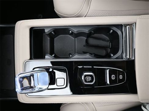 New 2026 Volvo XC90 B6 Core image 11