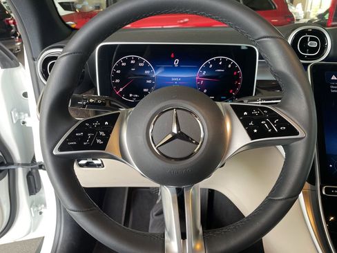 Used 2026 Mercedes-Benz GLC 300 image 3