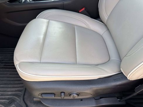 Used 2023 Chevrolet Traverse Premier AWD/4WD image 20