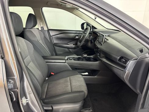 Used 2024 Nissan Rogue SV AWD/4WD image 18