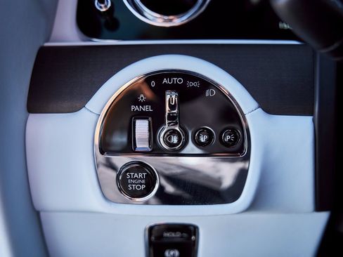 Used 2025 Rolls-Royce Spectre Base image 64