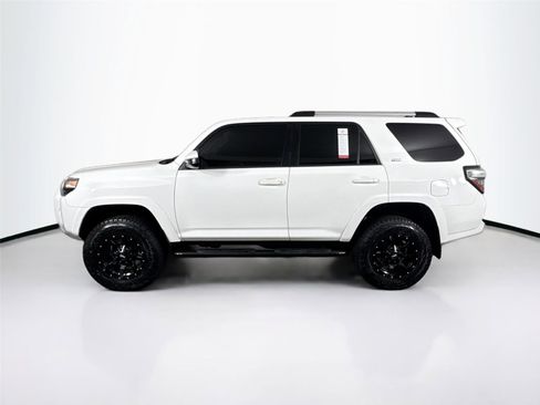 Used 2019 Toyota 4Runner SR5 AWD/4WD image 11
