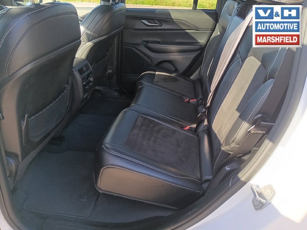 Used 2023 Jeep Grand Cherokee Altitude AWD/4WD image 23