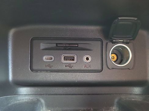 Used 2023 Chevrolet Equinox Premier FWD image 29