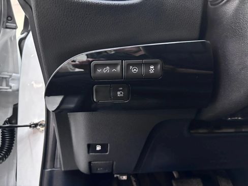 Used 2022 Toyota Prius LE FWD image 11