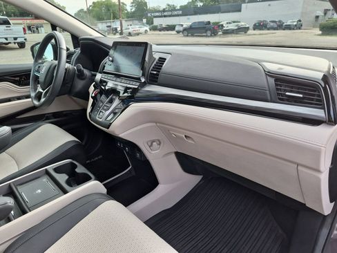 Used 2025 Honda Odyssey Elite image 31