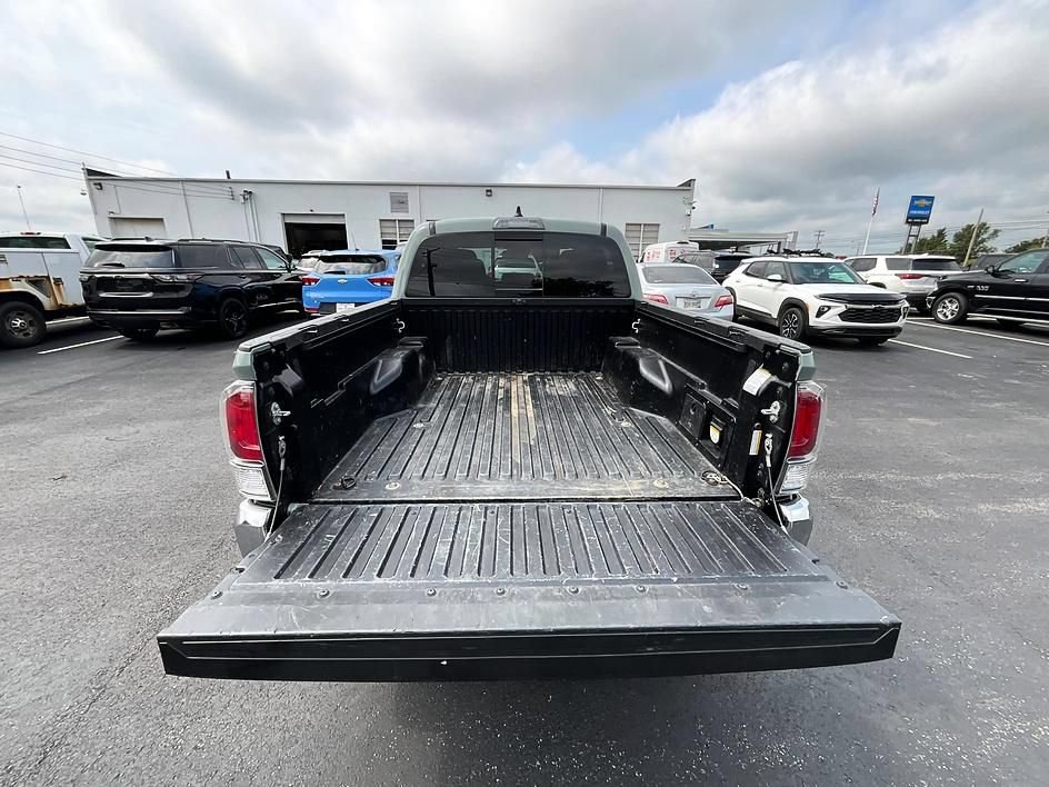 Used 2023 Toyota Tacoma TRD Off-Road AWD/4WD image 8