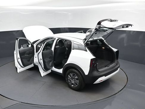 Used 2025 Nissan Kicks S AWD/4WD image 47