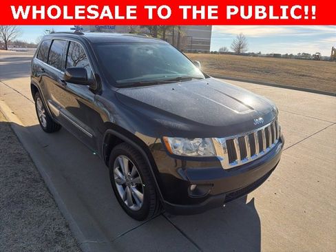 Used 2013 Jeep Grand Cherokee Laredo image 1