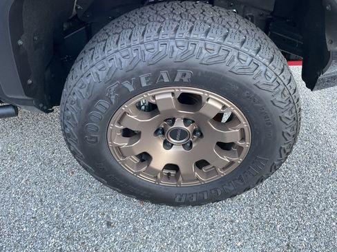 Used 2025 Toyota Tacoma Trailhunter image 11