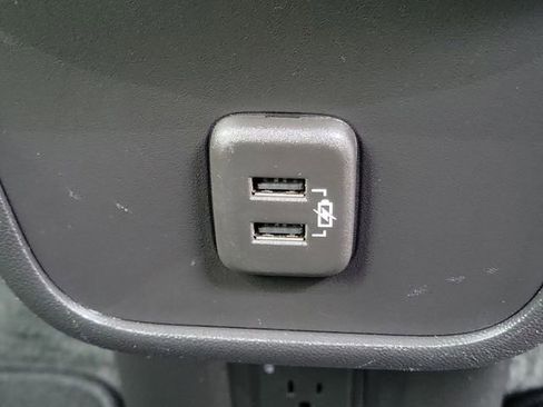 Used 2024 GMC Terrain SLT image 25