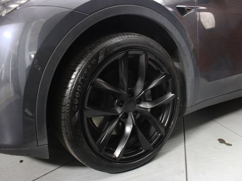 Used 2020 Tesla Model Y Long Range image 7