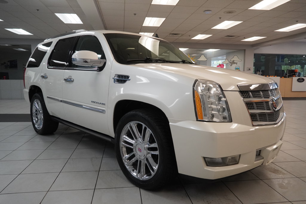 Certified 2014 Cadillac Escalade Platinum AWD/4WD image 17