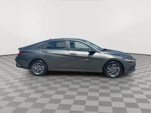 Used 2024 Hyundai Elantra SEL FWD image 8