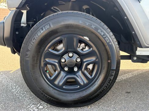 Used 2022 Jeep Wrangler Sport AWD/4WD image 12