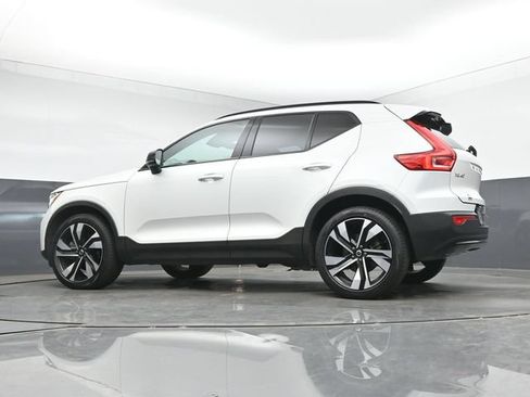 Used 2023 Volvo XC40 B5 Plus AWD/4WD image 15