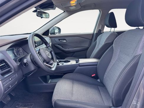 Used 2023 Nissan Rogue SV image 9