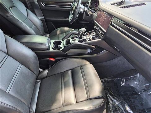 Used 2022 Porsche Cayenne GTS AWD/4WD image 21